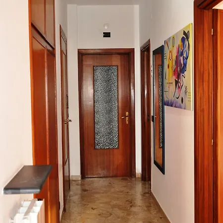 Viale Repubblica 307 4 アパート *